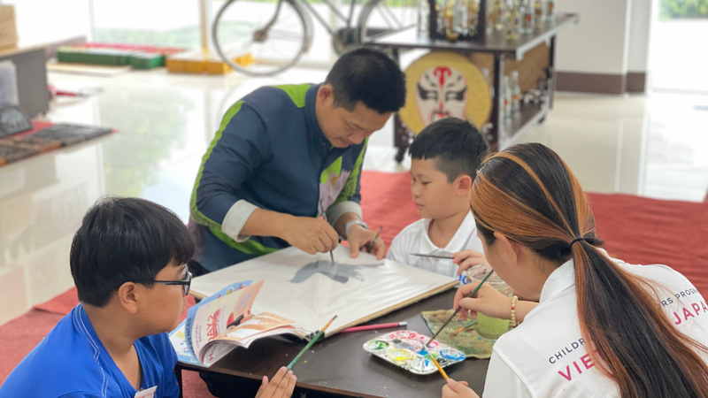 Space of traditional craft village culture in Hue - making kites in Hue (3)
